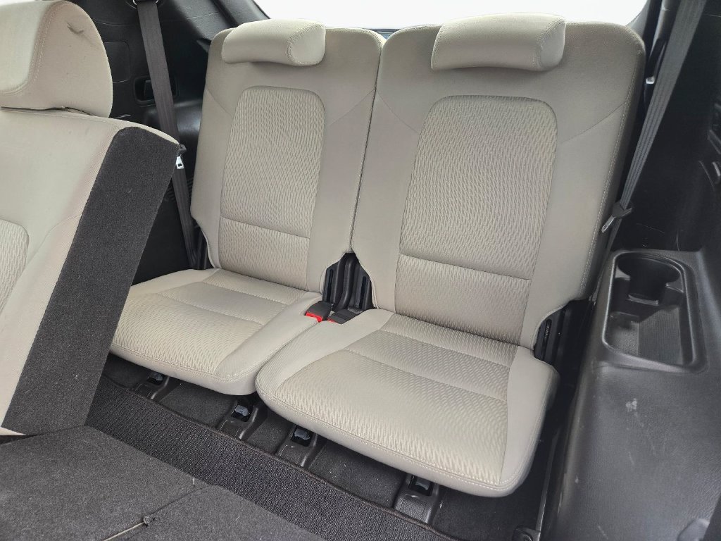 Used 2017 White Hyundai SE image 17