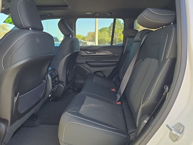 New 2026 Bright White Clear-Coat Exterior Paint Jeep Laredo X image 13
