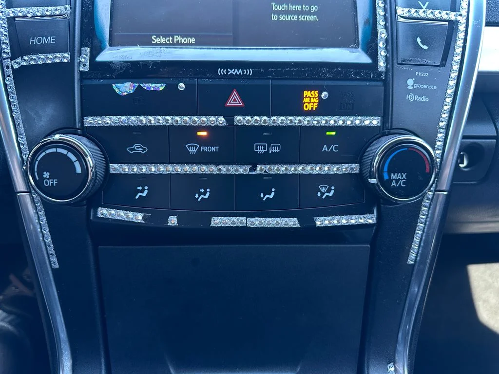 Used 2016 Silver Toyota SE image 17