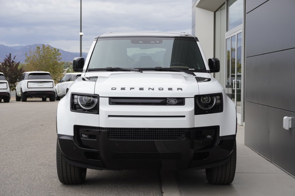 New 2026 Fuji White Land Rover X-Dynamic SE image 5