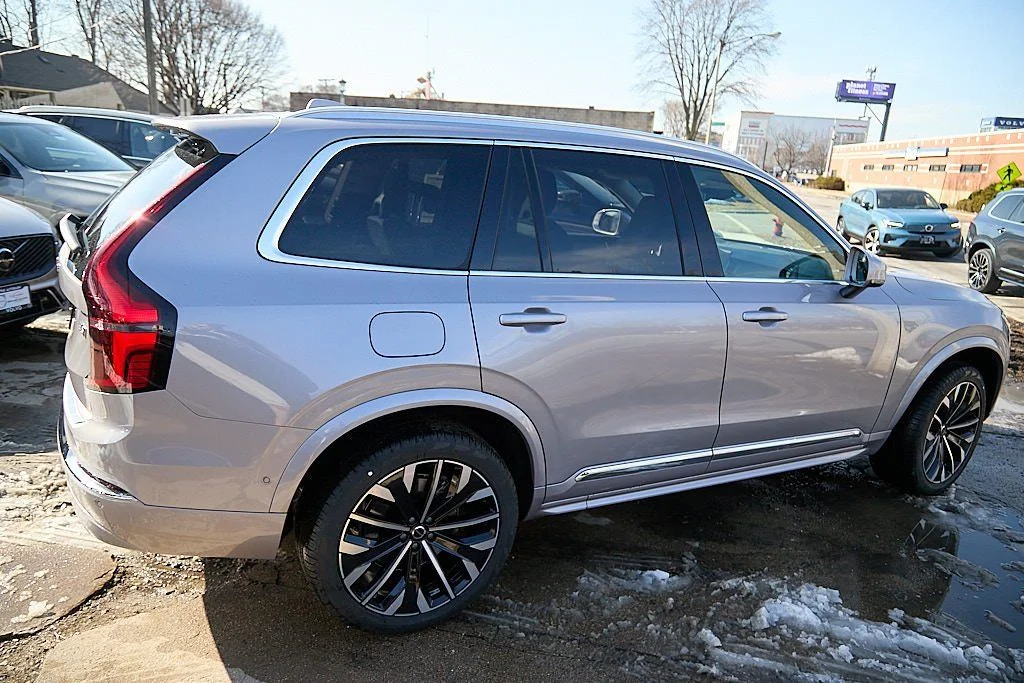 New 2026 Aurora Silver Volvo Plus image 8