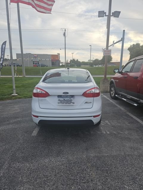 Used 2016 White Ford SE image 7