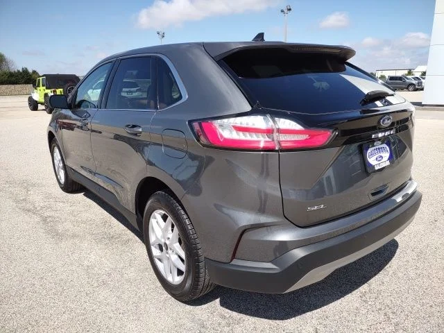 Used 2024 Gray Metallic Ford SEL image 3