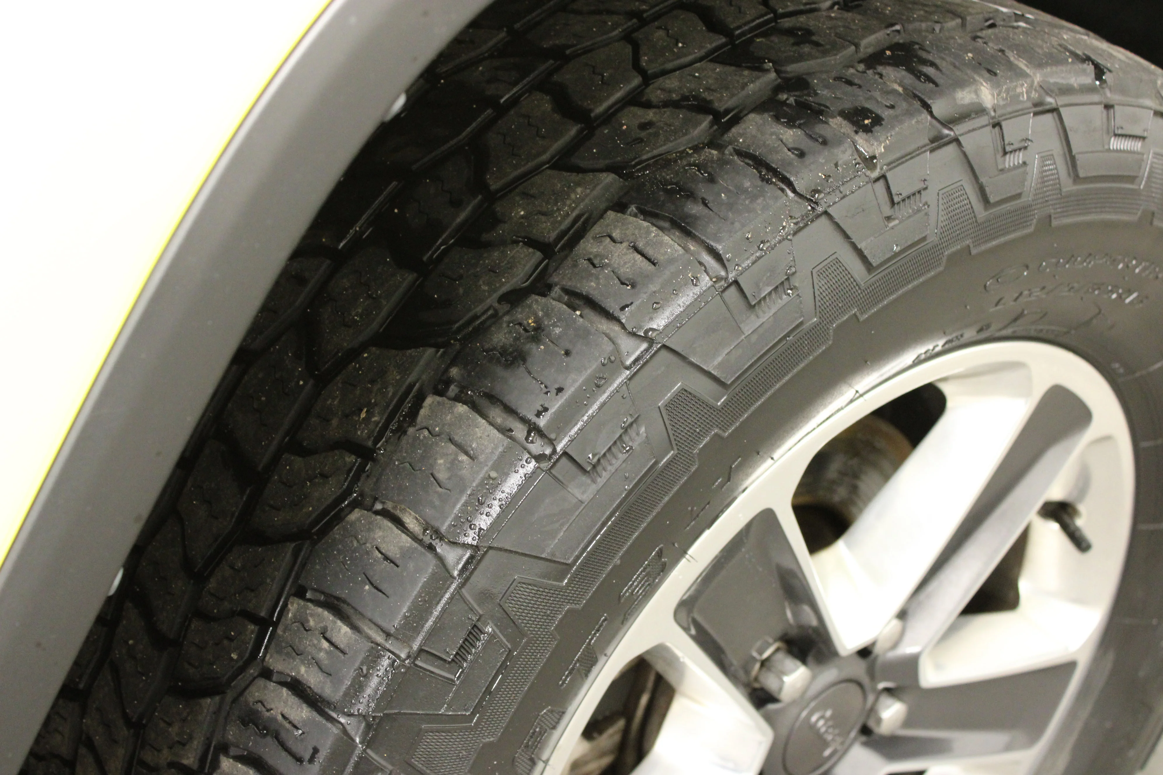 Used 2023 High Velocity Clearcoat Jeep Sahara image 10