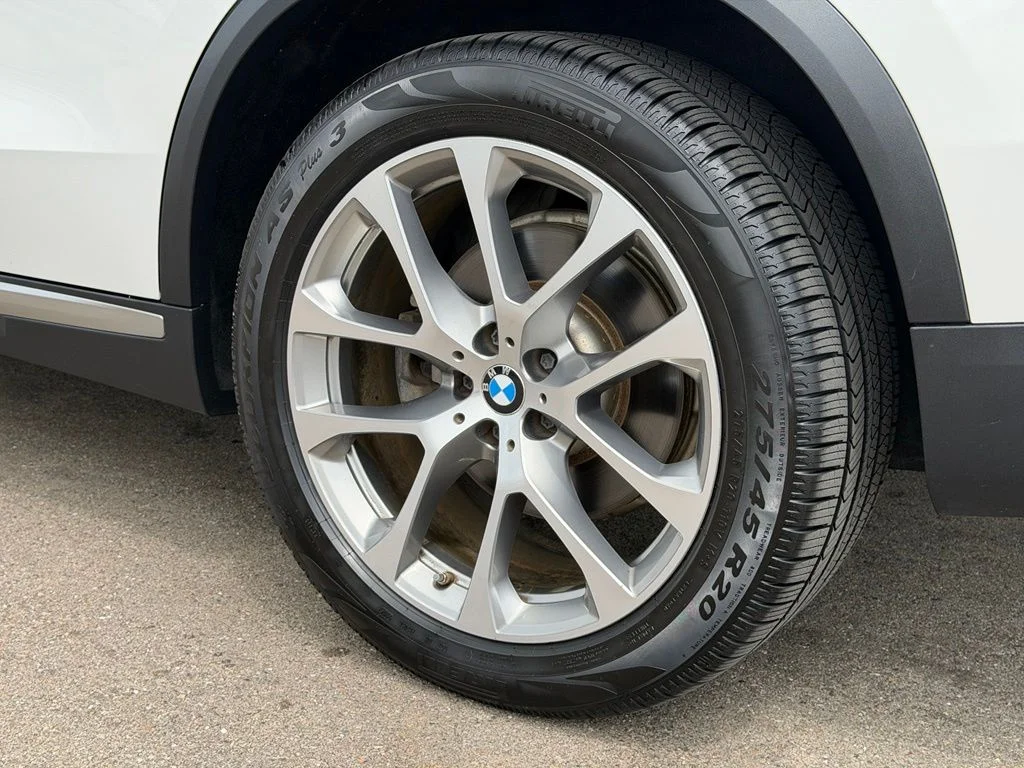 Used 2019 White BMW xDrive40i image 27