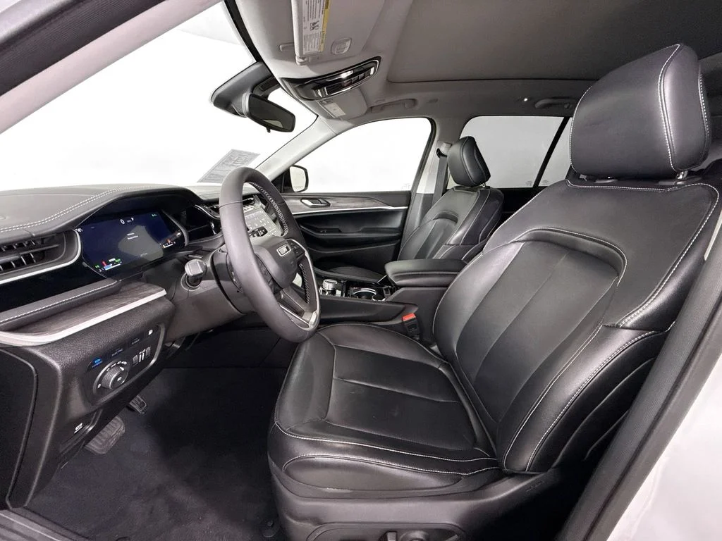 Used 2022 White Jeep 4xe image 20