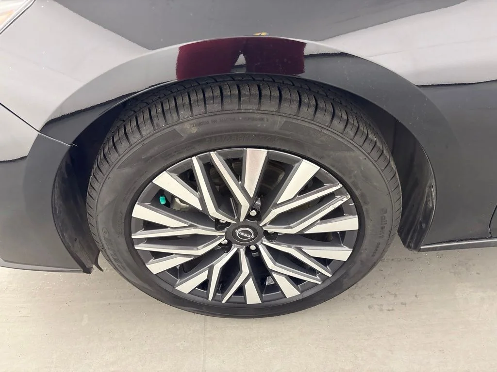 Used 2024 Black Nissan 2.5 SV image 14