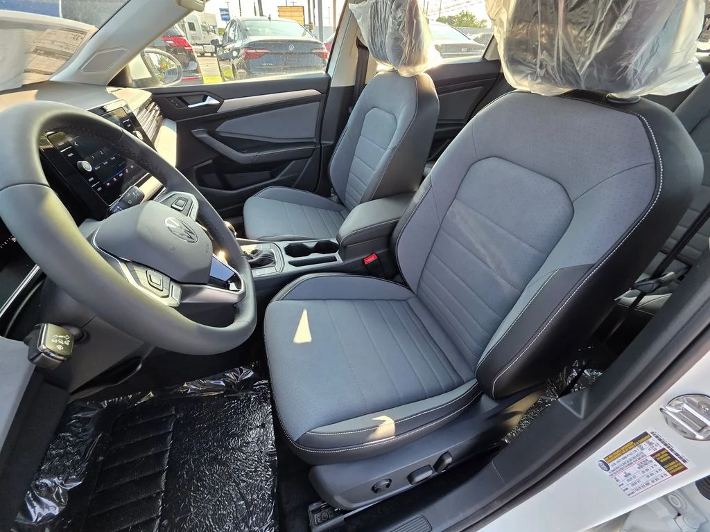 New 2026 Opal White Pearl Volkswagen 1.5T SE image 9