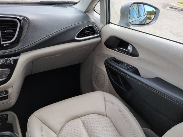 Used 2021 Silver Chrysler Touring L image 16