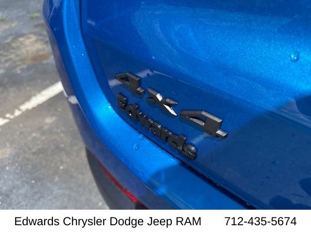 New 2026 Hydro Blue Pearl-Coat Exterior Paint Jeep Latitude image 12
