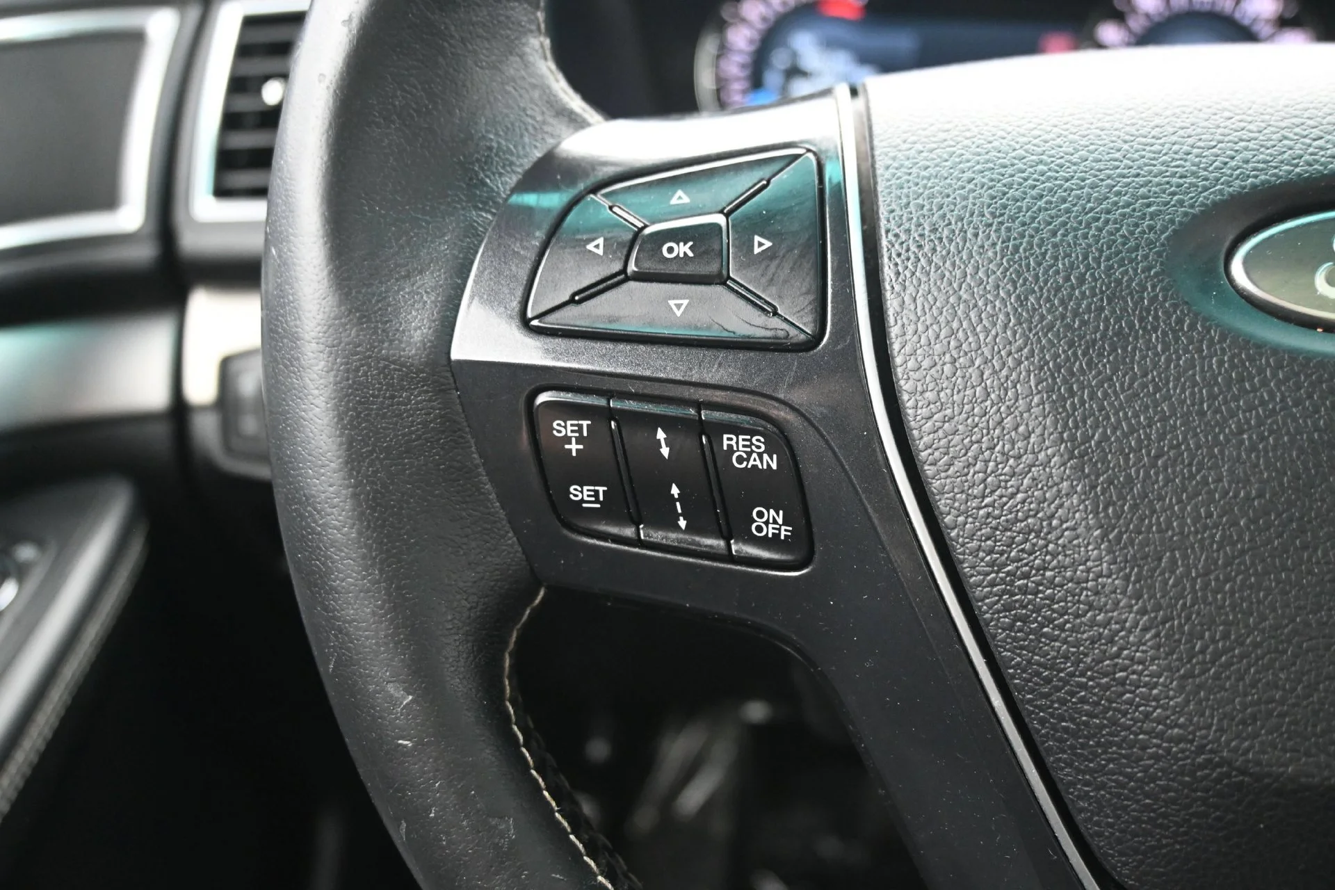Used 2017  Ford Platinum image 23
