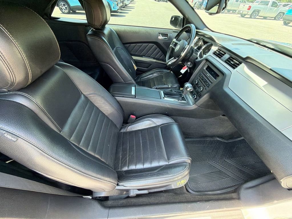 Used 2012  Ford V6 image 8