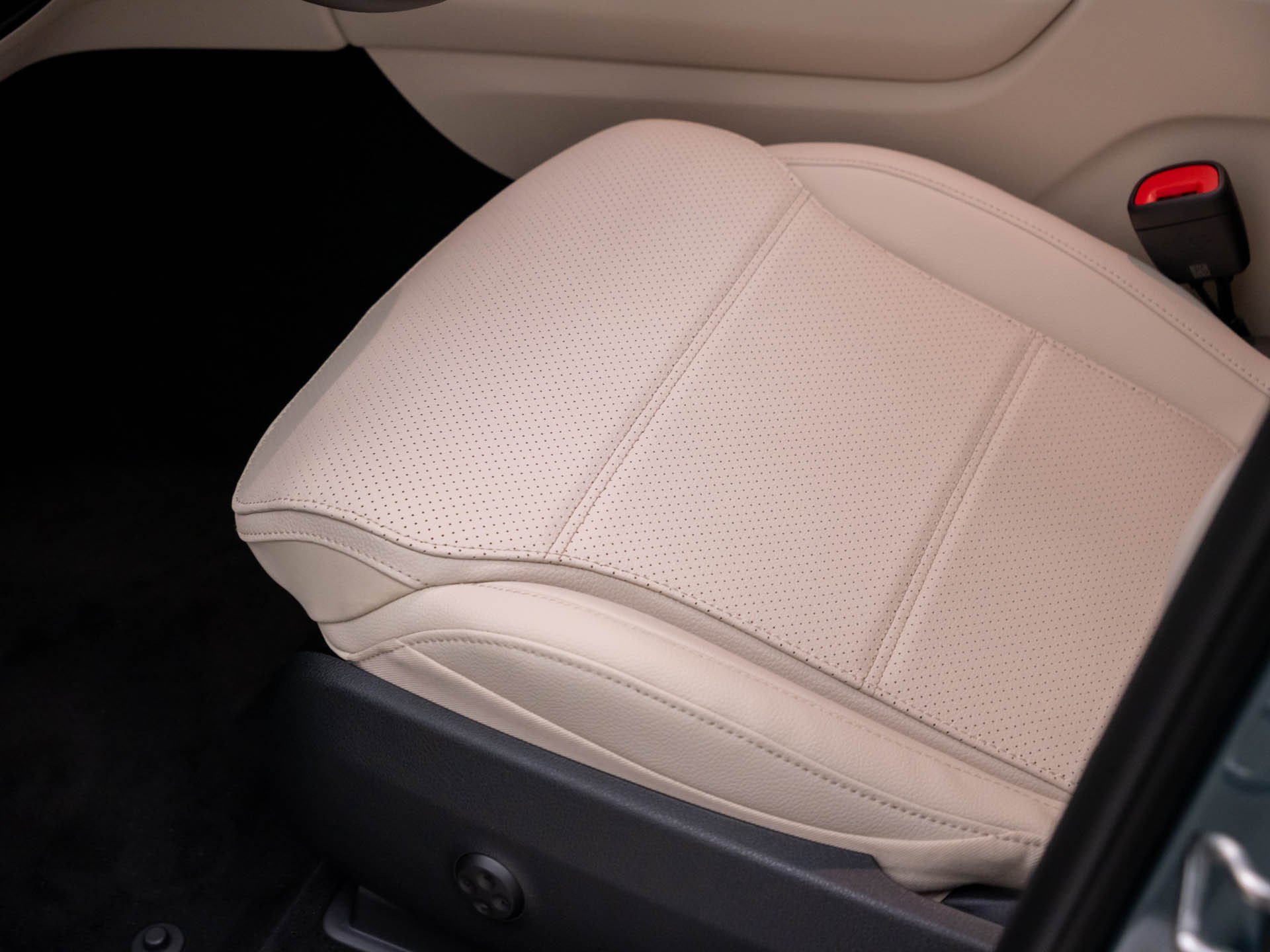 Used 2026 Silver Mercedes-Benz GLC 300 image 17