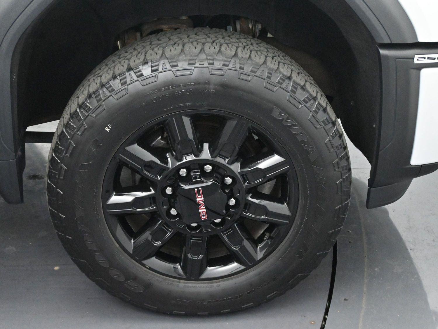 Used 2024 Summit White GMC AT4 image 34
