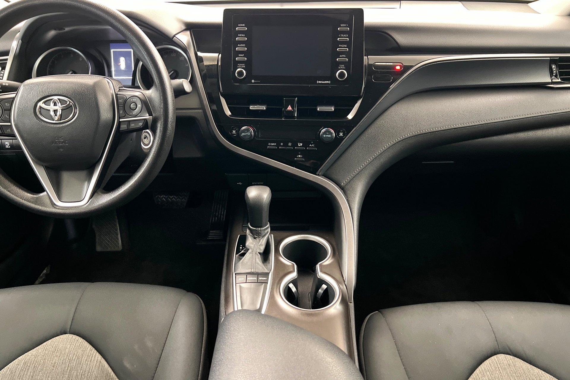 2022 Toyota Camry LE - Photo 14