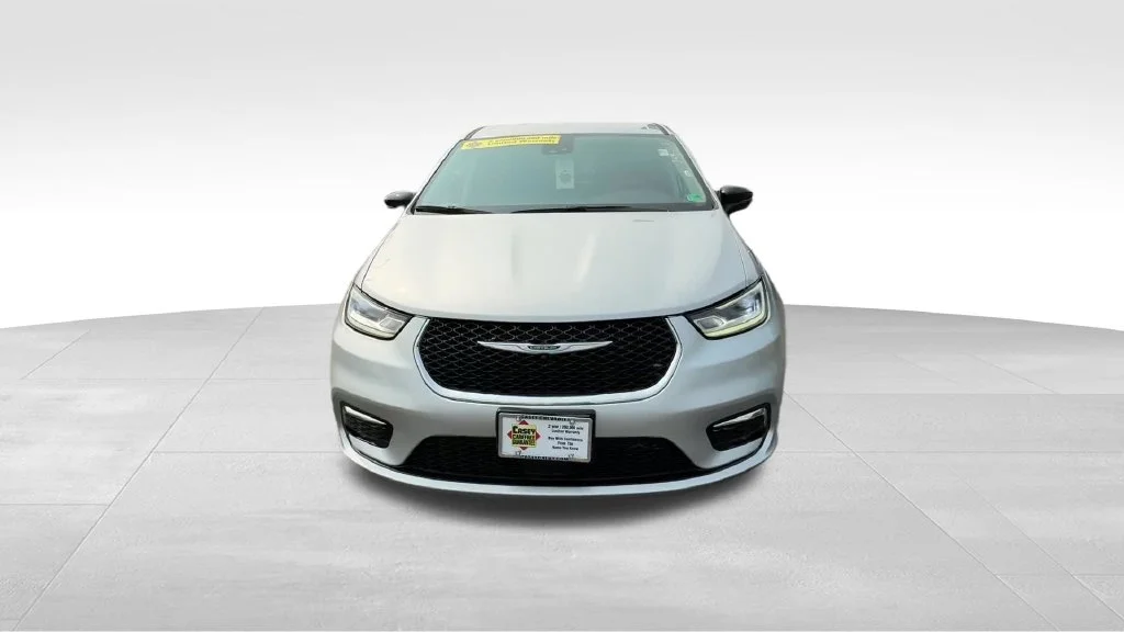Used 2024 Silver Chrysler Touring L image 5
