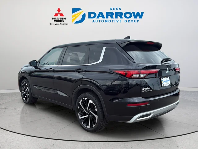 Used 2022 Black Mitsubishi SE image 3