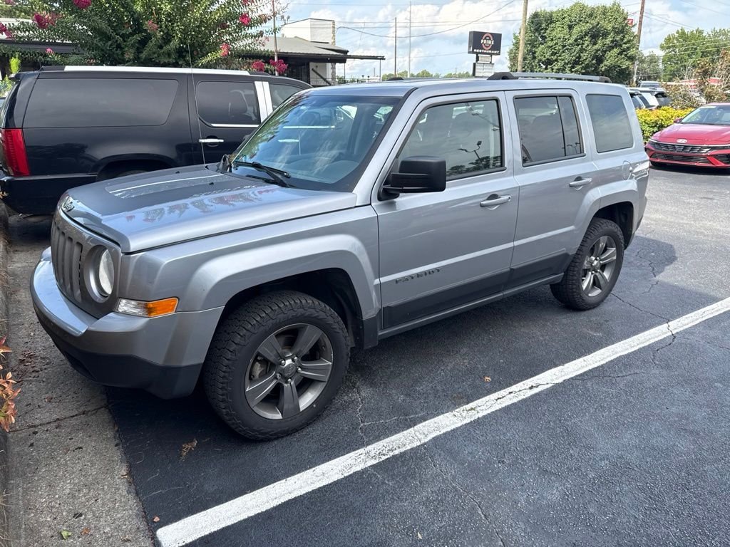 Used 2017 Silver Jeep Sport image 1