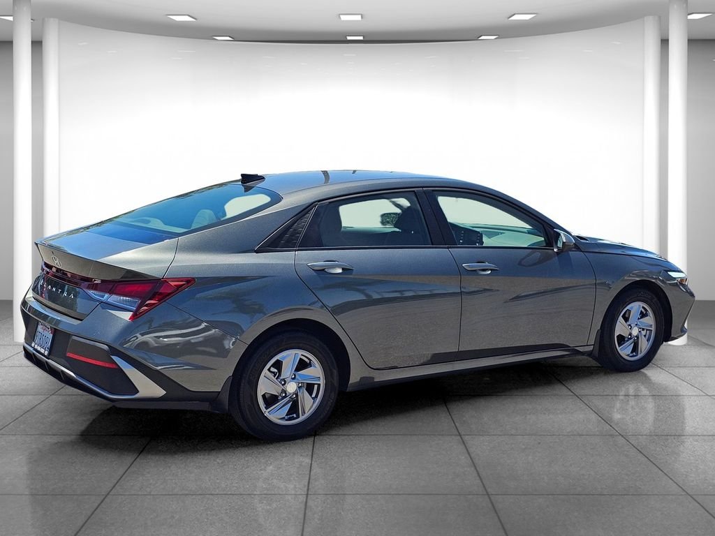 2025 Hyundai Elantra SE - Photo 6