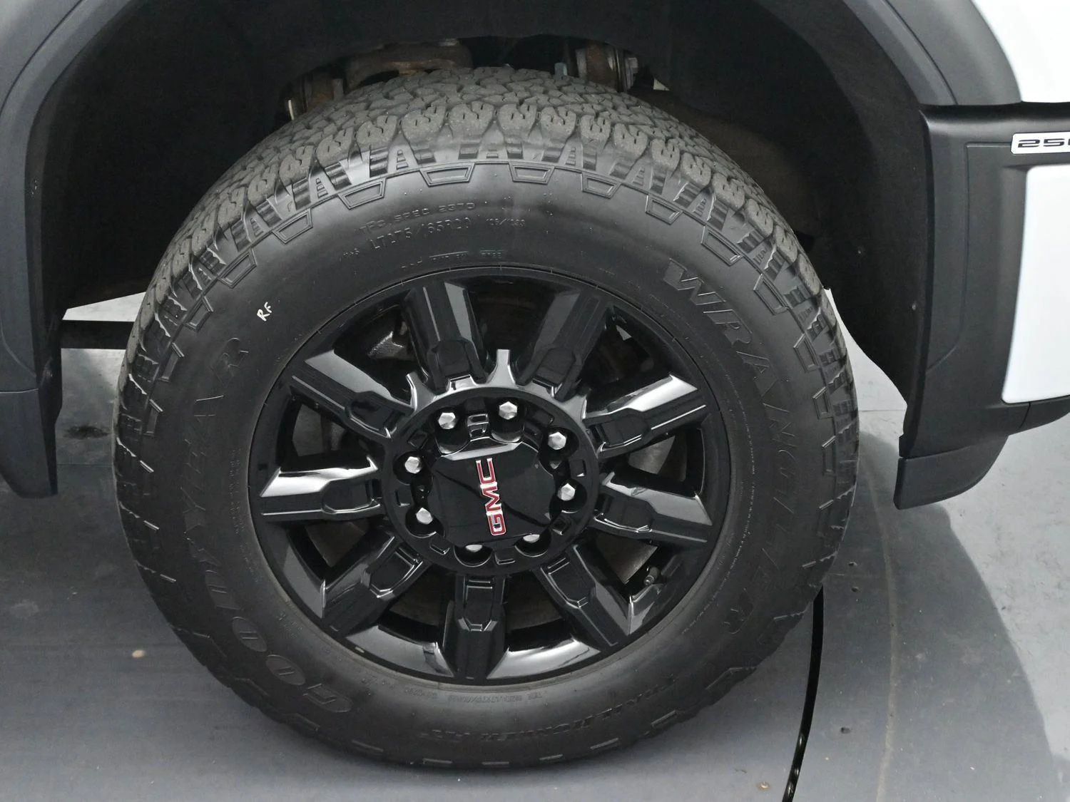 Used 2024 Summit White GMC AT4 image 34