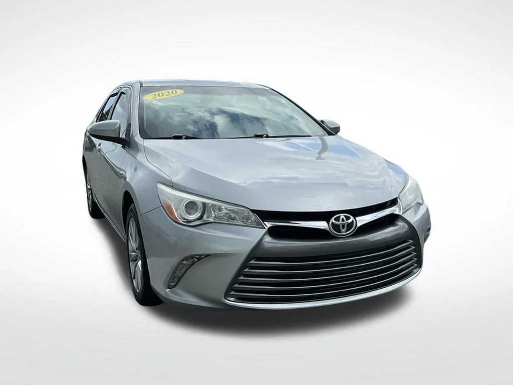 Used 2017 Silver Toyota XLE image 17