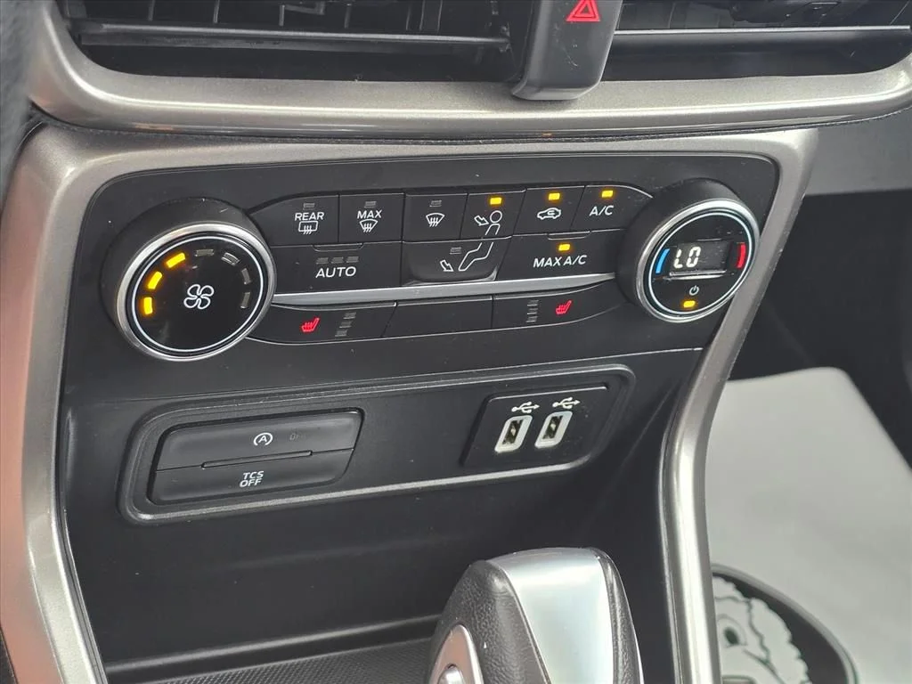 Used 2021 White Ford SE image 19