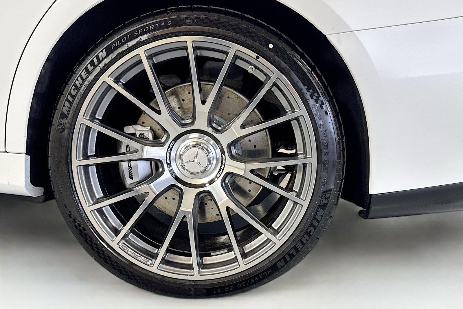 New 2026 Manufaktur Moonlight White Magno Mercedes-Benz AMG® E 53 E image 28