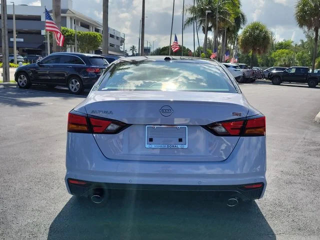 New 2026 Gray Sky Pearl / Super Black Two-tone Nissan SR image 5