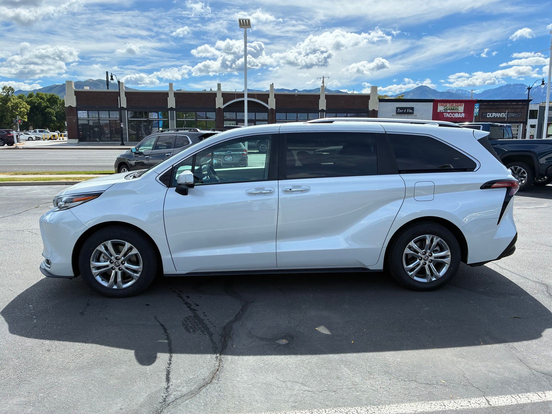 Used 2023 Ice Cap Toyota Platinum image 7