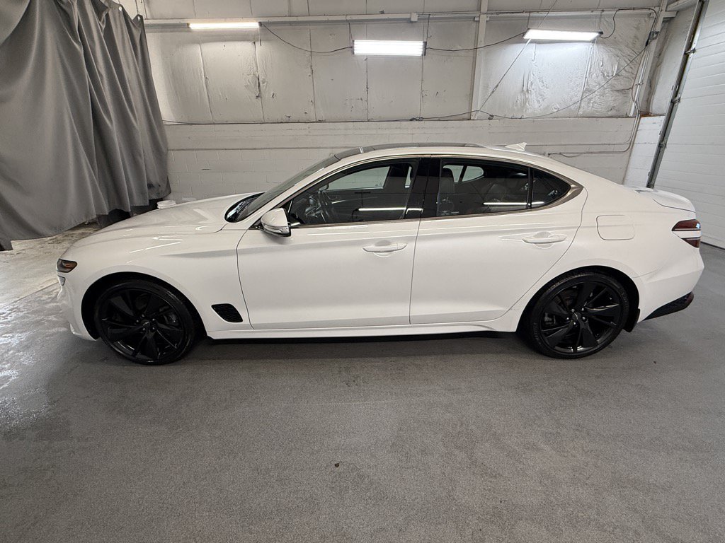 Used 2023 Uyuni White Genesis 2.0T image 6