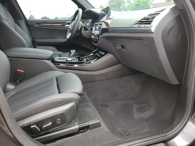 Used 2024 Gray BMW xDrive30i image 13