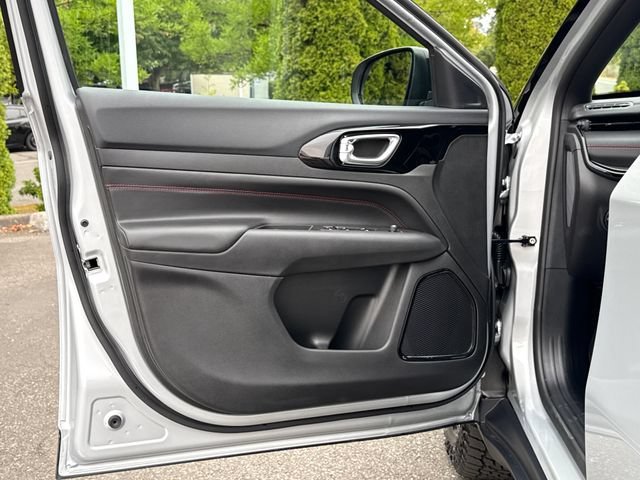 New 2026 Silver Zynith Metallic Clear-Coat Exterior Paint Jeep Trailhawk image 16
