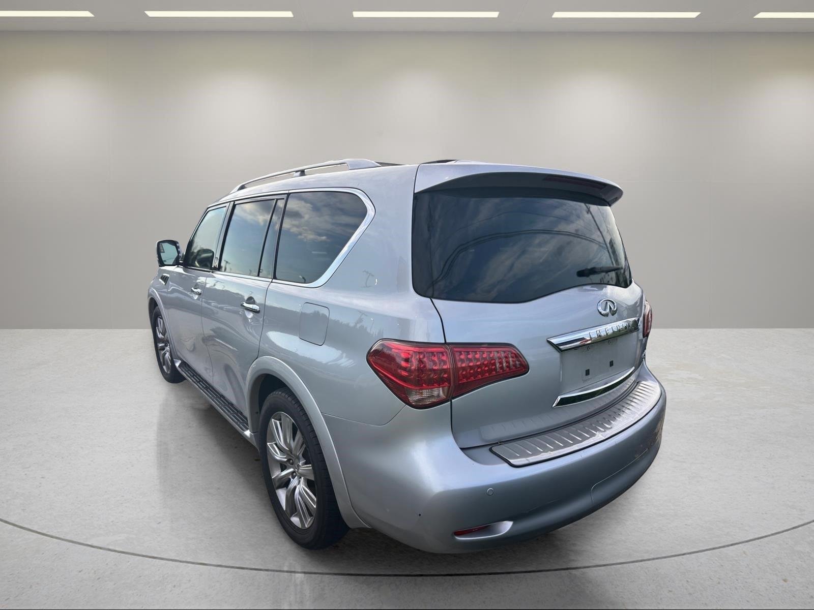 Used 2011 Liquid Platinum INFINITI 8-passenger image 22