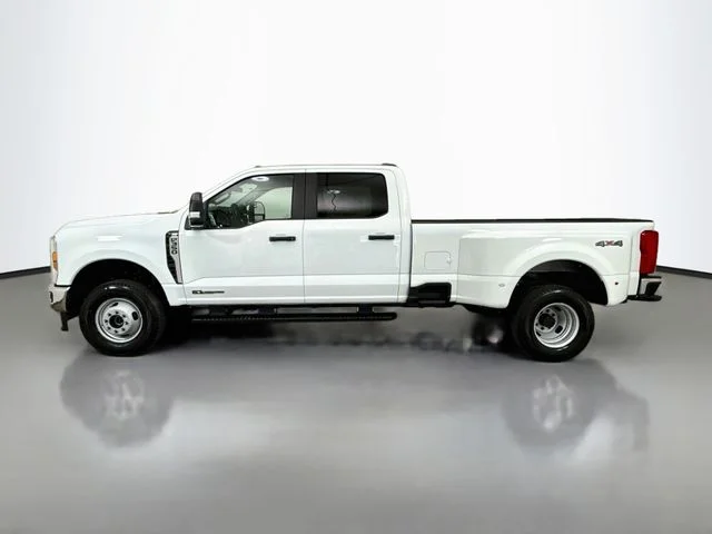 New 2026 Oxford White Ford F-350® XL image 4