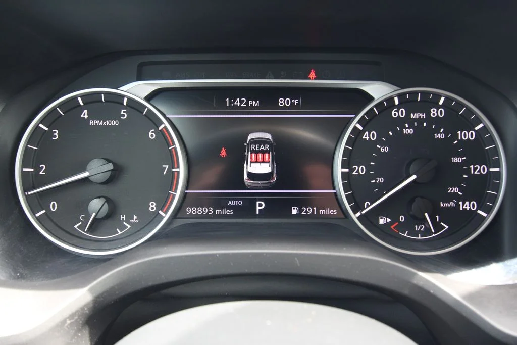 Used 2023 White Nissan S image 39