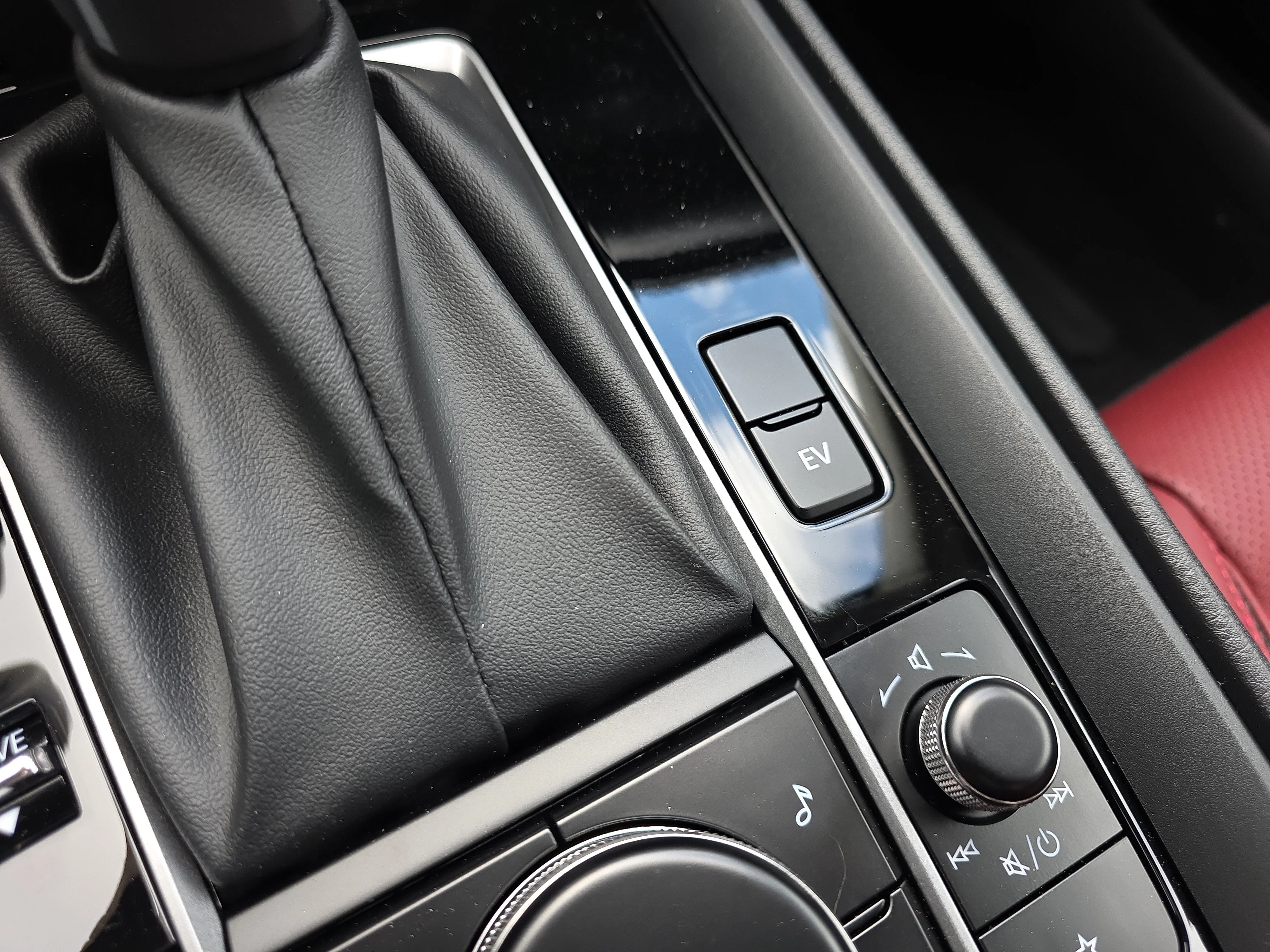New 2026 Wind Chill Pearl Mazda Premium image 30