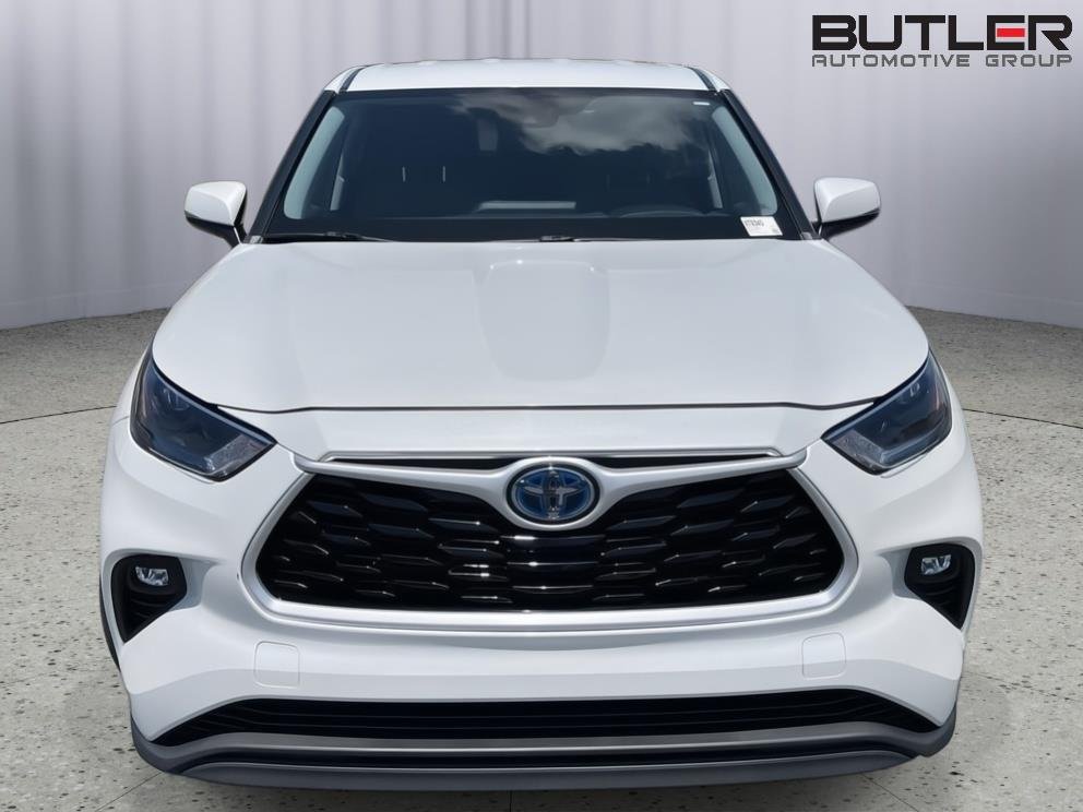 Used 2022 White (Wind Chill Pearl) Toyota Hybrid LE AWD image 8