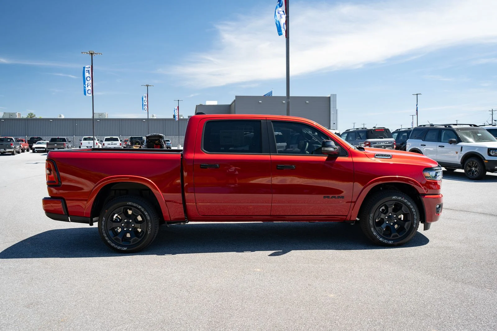 New 2026 Molten Red Pearl-Coat Exterior Paint RAM Big Horn/Lone Star image 11