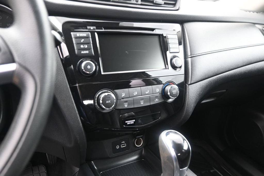 Used 2020 Black Nissan S image 22