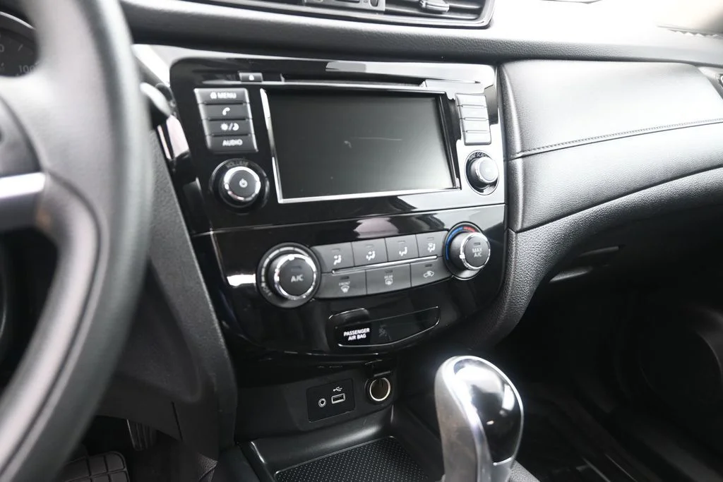 Used 2020 Black Nissan S image 22