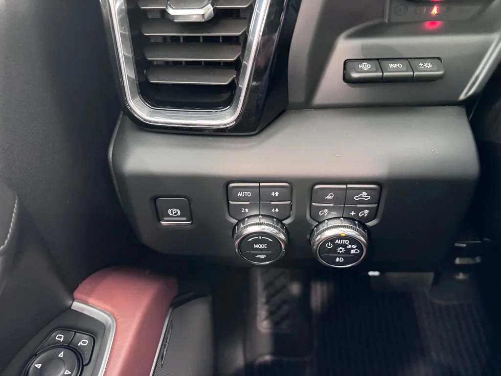 Used 2025 Onyx Black GMC Denali Ultimate image 27