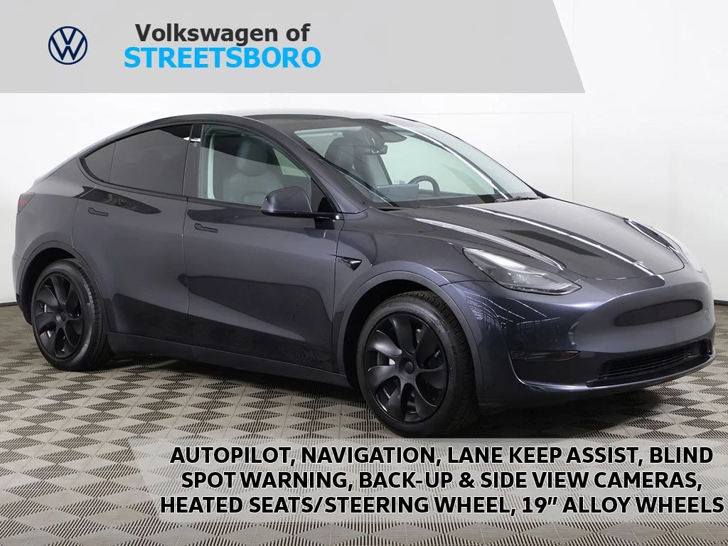 2024 Tesla Model Y Long Range Rear Wheel Drive's photo