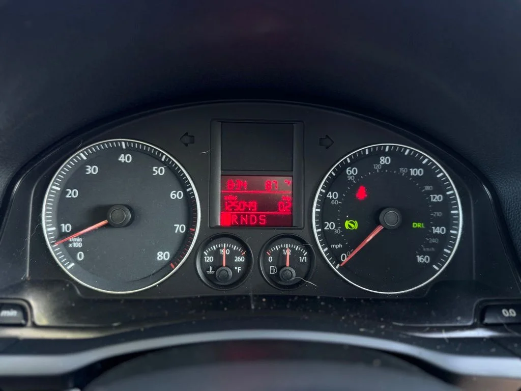 Used 2009  Volkswagen 2.5L SE image 15