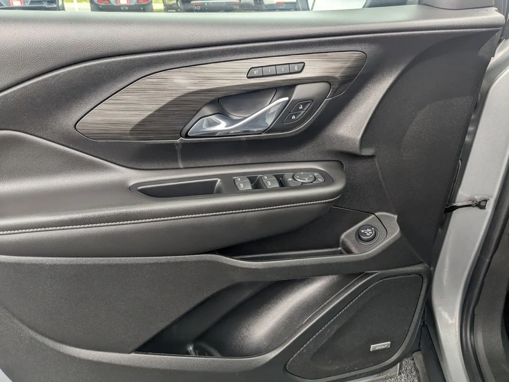 Used 2023 Sterling Metallic GMC SLT image 11