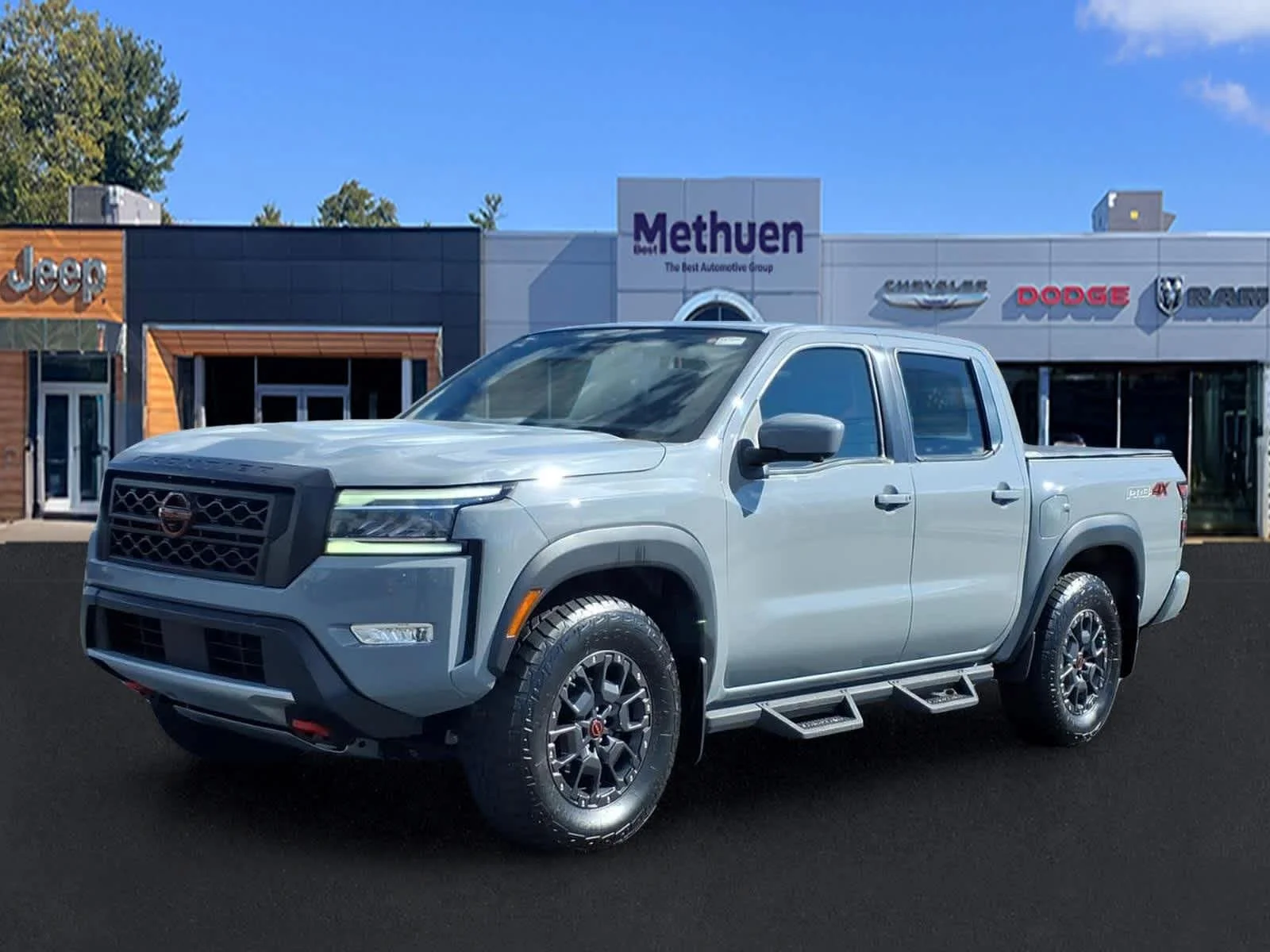Used 2022 Boulder Grey Pearl Nissan PRO-4X image 9