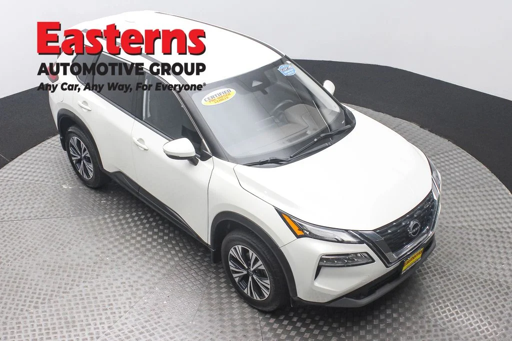 Used 2022 White Nissan SV image 3