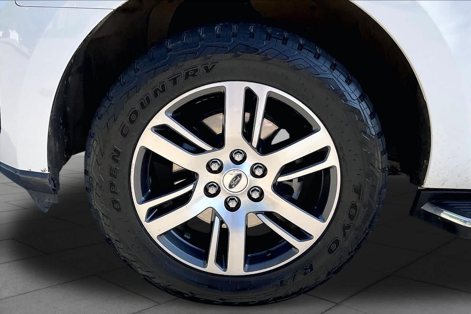 Used 2022 Star White Metallic Tri-Coat Ford Limited image 11