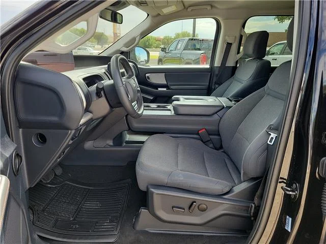 Used 2025 Agate Black Metallic Ford Active 4x2 image 11