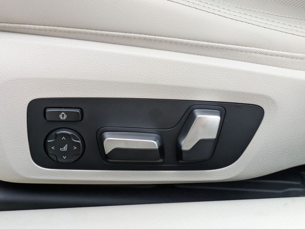 2026 BMW 8 Series 840i - Photo 13