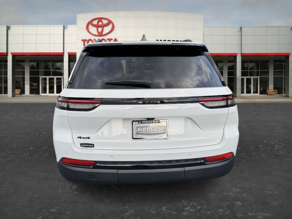 Used 2024 Bright White Clearcoat Jeep Altitude X image 6